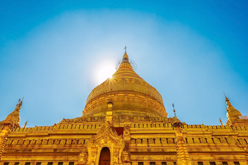 Fototapeta premium Beautiful golden pagoda Shwezigon backlight with sun rays , Bagan, Myanmar