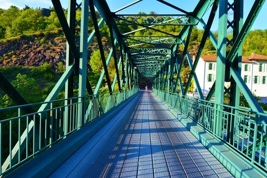 ancien pont en m&eacute;tal 