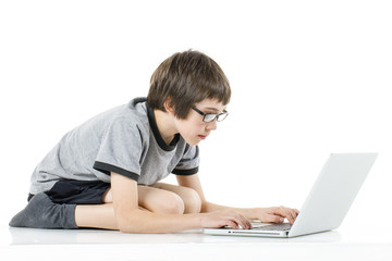 Fototapeta na wymiar young boy in grey t-shirt with laptop