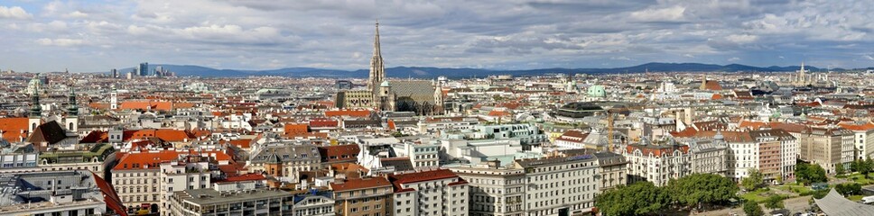 Fototapeta na wymiar Wien Panorama von oben, City Center und Stephands Dom