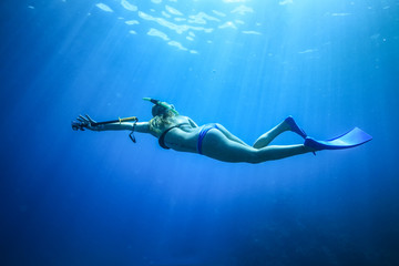 Beautiful Woman Snorkeling in Tropical Ocean - obrazy, fototapety, plakaty