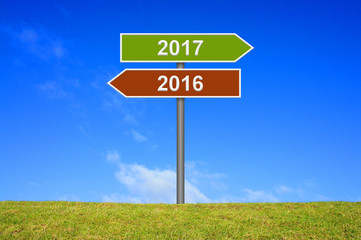 Schild Wegweiser Jahr 2016 2017