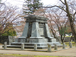 南部利祥中尉銅像台座