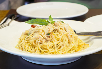 spaghetti crab white sauce