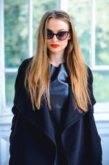 Fashion portrait stylish pretty woman in sunglasses outdoor