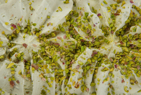 Gelato e granella di pistacchio
