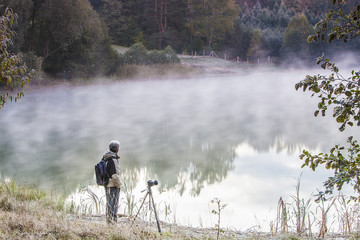 zimny poranek nad jeziorem © Janusz Lipiński
