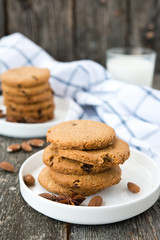 Fototapeta na wymiar Oatmeal cookies with raisin 