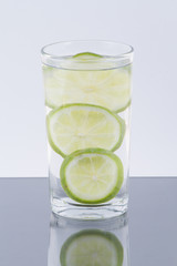 Agua con limón