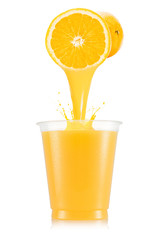Pure orange juice pouring out from fruit in plastic cup - obrazy, fototapety, plakaty