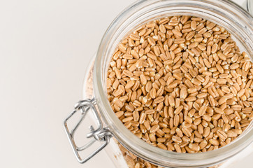 Jar with spelt