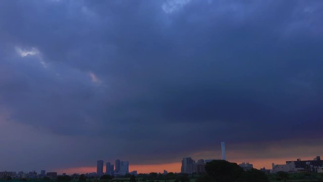 4K・曇り日の日没・都会遠景・タイムラプス_3-318