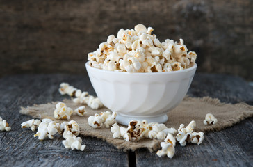 Homemade salty popcorn

