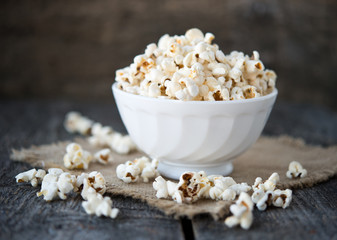 Homemade salty popcorn
