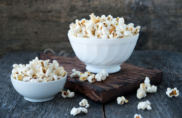 Homemade salty popcorn

