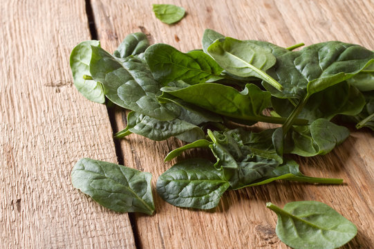 spinach on the wood background