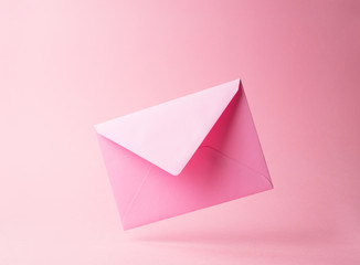 Pink envelope - obrazy, fototapety, plakaty
