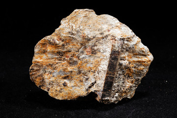 opaque mineral staurolit