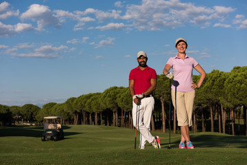 Obraz premium portrait of couple on golf course