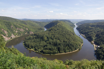 Fototapeta na wymiar Saarschleife - The Saar river curving near Mettlach, Germany.