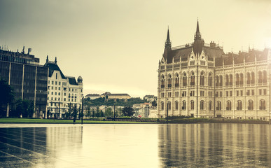 Obraz premium view on square and National Hungarian Parliament