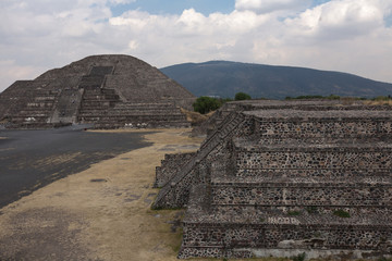 Fototapeta na wymiar Teotihuacan - famous aztec pyramids of Sun and Moon near by Mexico city