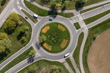 Fototapete Rund Luftaufnahme des Kreisverkehrs in der Stadt © mariusz szczygieł