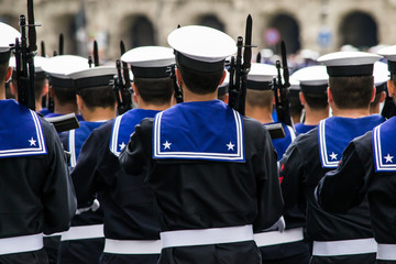 Marina militare italiana in parata 
