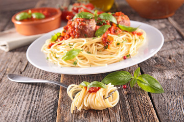 spaghetti with basil