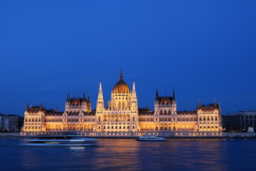 Fototapeta na wymiar Hungarian Parliament Building 2