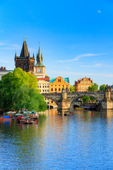 Pargue, view of the Lesser Bridge Tower and Charles Bridge (Karluv Most), Czech Republic. - obrazy, fototapety, plakaty