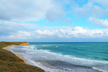 Fototapeta na wymiar Beautiful seascape - sea horizon under sky