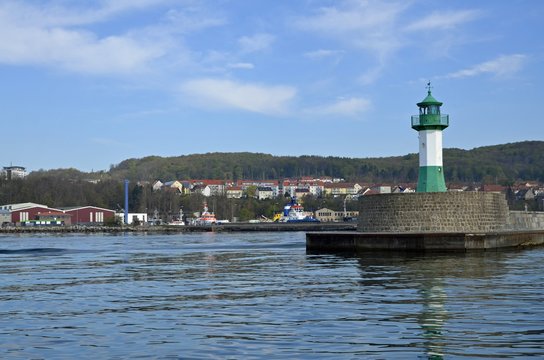 Hafenausfahrt mit Leuchtturm Sassnitz, Rügen