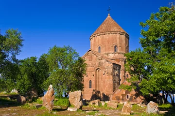 Kussenhoes Turkey. Akdamar Island (Akdamar Adasi) in Van Lake. The Armenian Cathedral of the Holy Cross from 10th century (Akdamar Kilisesi). External walls are decorated with bas-reliefs decipt biblical scenes © WitR