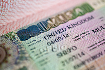 Obraz premium Bliska wiza brytyjska w paszporcie