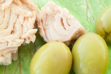 fresh tuna olives and salad