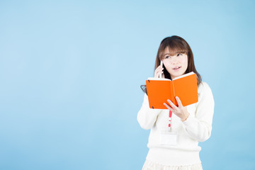 カジュアルポートレート・ブルーバック