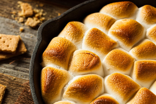 Homemade S'mores Dip With Graham Crackers