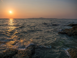 Naklejka premium Sun and sea