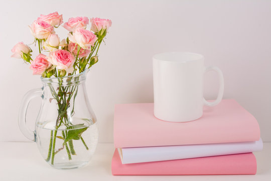 Coffee mug mockup with pink roses