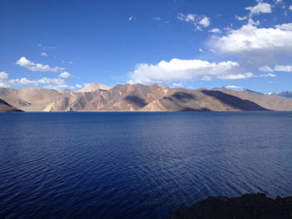 Fototapeta na wymiar Mountain range view at Pangong Lake, Leh, Ladakh, India