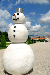 Schneemann im Belvedere Garten