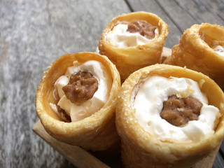 Puff rolls with cream