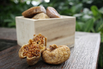 Dried figs