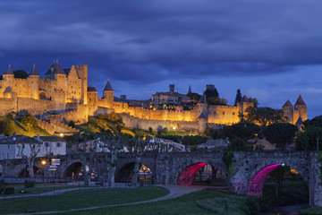Citadelle de Carcassonne à la tombée de la nuit