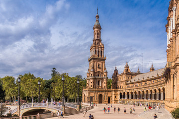 Fototapeta na wymiar Nordturm des Palastes am Plaza de Espana in Sevilla