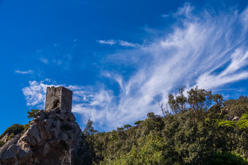 Obraz premium Torre de la Pena - Turmruine bei Tarifa an der Atlantikküste in Andalusien