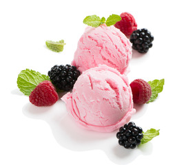 Ice cream with fresh blackberry and raspberry
