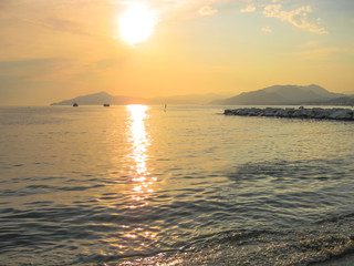 Obraz premium Sunset over the sea in the famous beach of the Bay of Fairy Tales in Sestri Levante, Province of Genoa in Liguria, Italy.