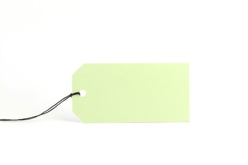 Farbiges Verkaufslabel aus Karton auf wei&szlig; isoliert